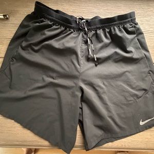 Nike running short with liner